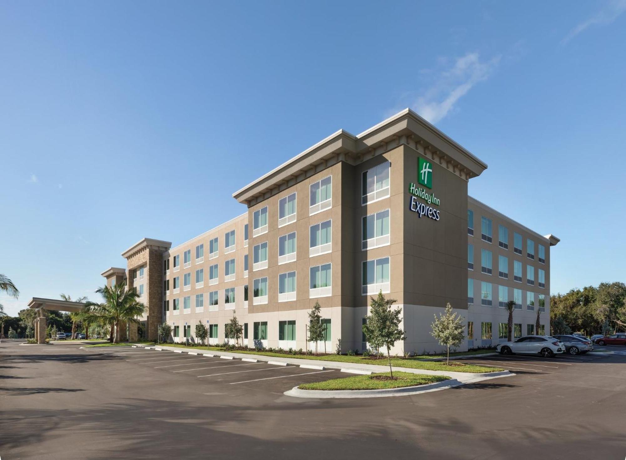 Holiday Inn Express Cape Canaveral By Ihg Exterior foto